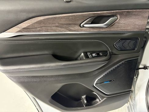 Used 2022 Jeep Grand Cherokee Overland w/ Luxury Tech Group IV image 36