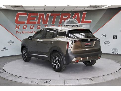 New 2026 Nissan Kicks SV w/ SV Premium Package FWD image 3