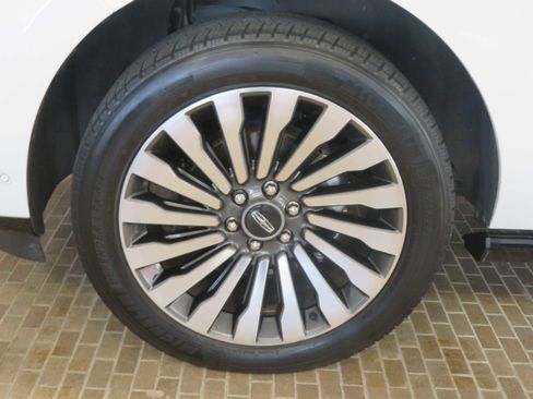 Used 2020 Lincoln Navigator Reserve w/ Luxury Package image 7