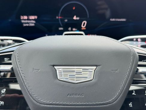 New 2025 Cadillac Lyriq Luxury image 24