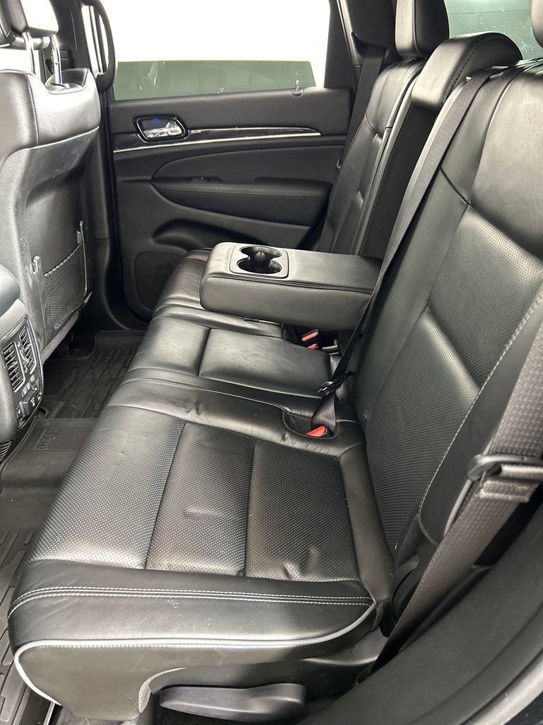 Used 2021 Jeep Grand Cherokee Overland AWD/4WD image 17