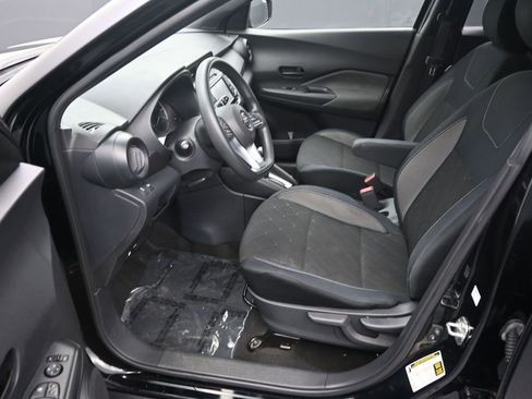 Used 2018 Nissan Kicks S FWD image 10