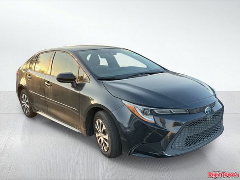 Certified 2022 Toyota Corolla LE FWD image 5