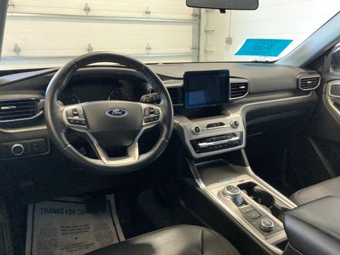 Used 2022 Ford Explorer XLT w/ Equipment Group 202A image 22
