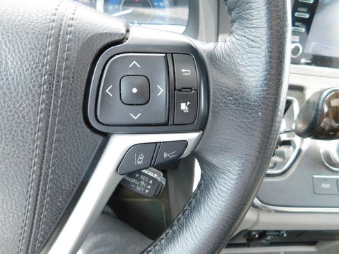 Used 2018 Toyota Sienna XLE FWD image 44