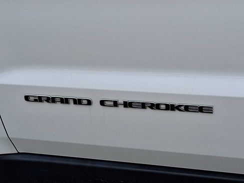 Used 2021 Jeep Grand Cherokee Limited w/ Premium Lighting Group AWD/4WD image 32