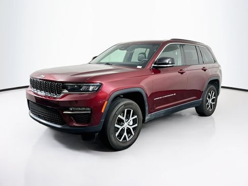Used 2024 Jeep Grand Cherokee Limited AWD/4WD image 3
