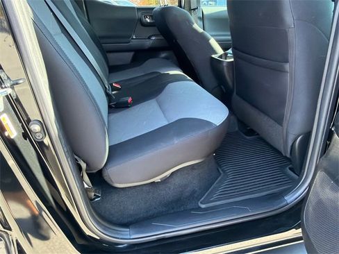 Used 2022 Toyota Tacoma TRD Sport image 15