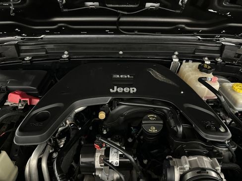 Used 2021 Jeep Wrangler Sport AWD/4WD image 7