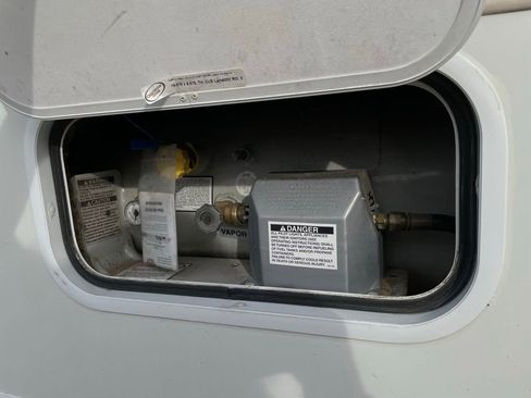 Used 2013 Ford E-450 and Econoline 450 Super Duty w/ Motorhome Prep Pkg image 13