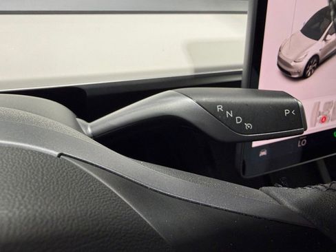 Used 2021 Tesla Model Y Long Range image 33