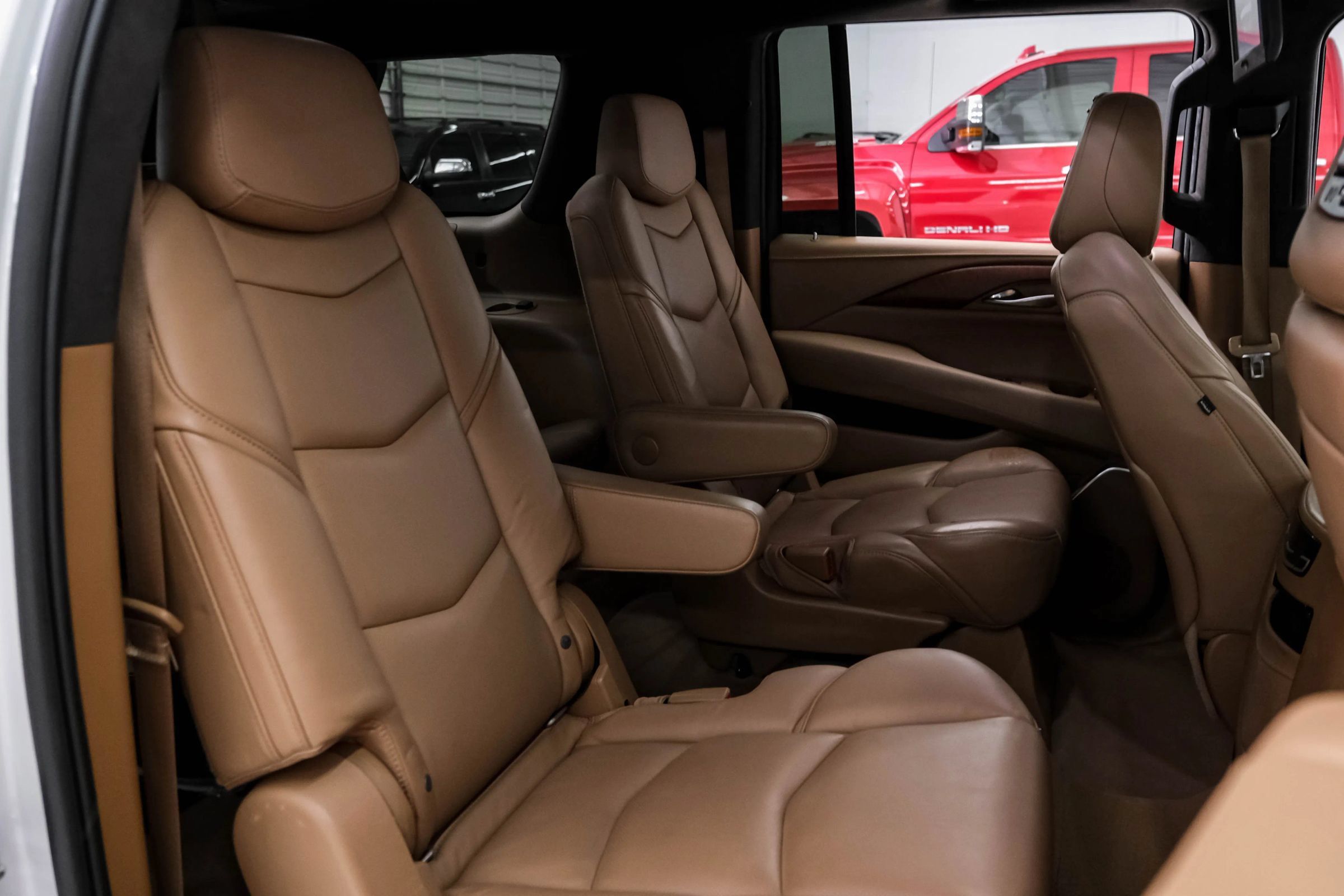 Used 2017 Cadillac Escalade ESV Platinum AWD/4WD image 33
