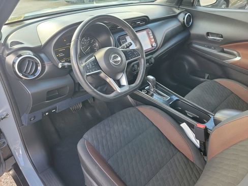 Used 2022 Nissan Kicks SR w/ Interior Electronics Package FWD image 14