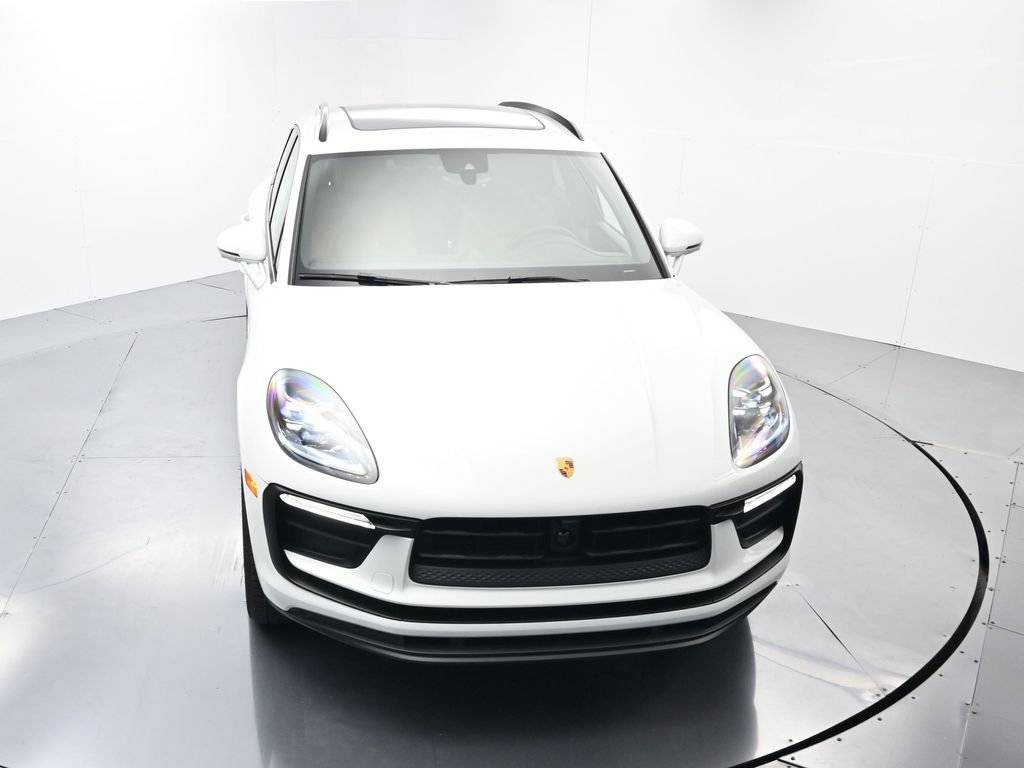 Certified 2026 Porsche Macan AWD/4WD image 42