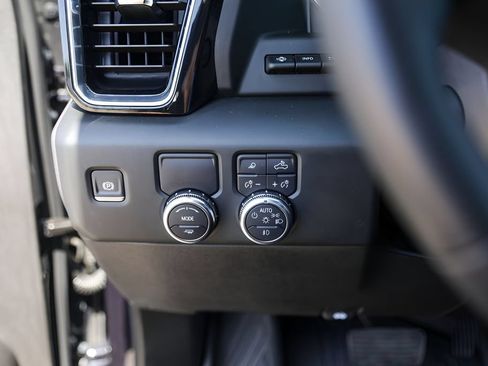 Used 2024 GMC Sierra 1500 Denali w/ Technology Package RWD image 18