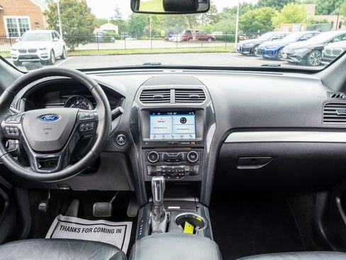 Used 2017 Ford Explorer XLT w/ Equipment Group 202A AWD/4WD image 17