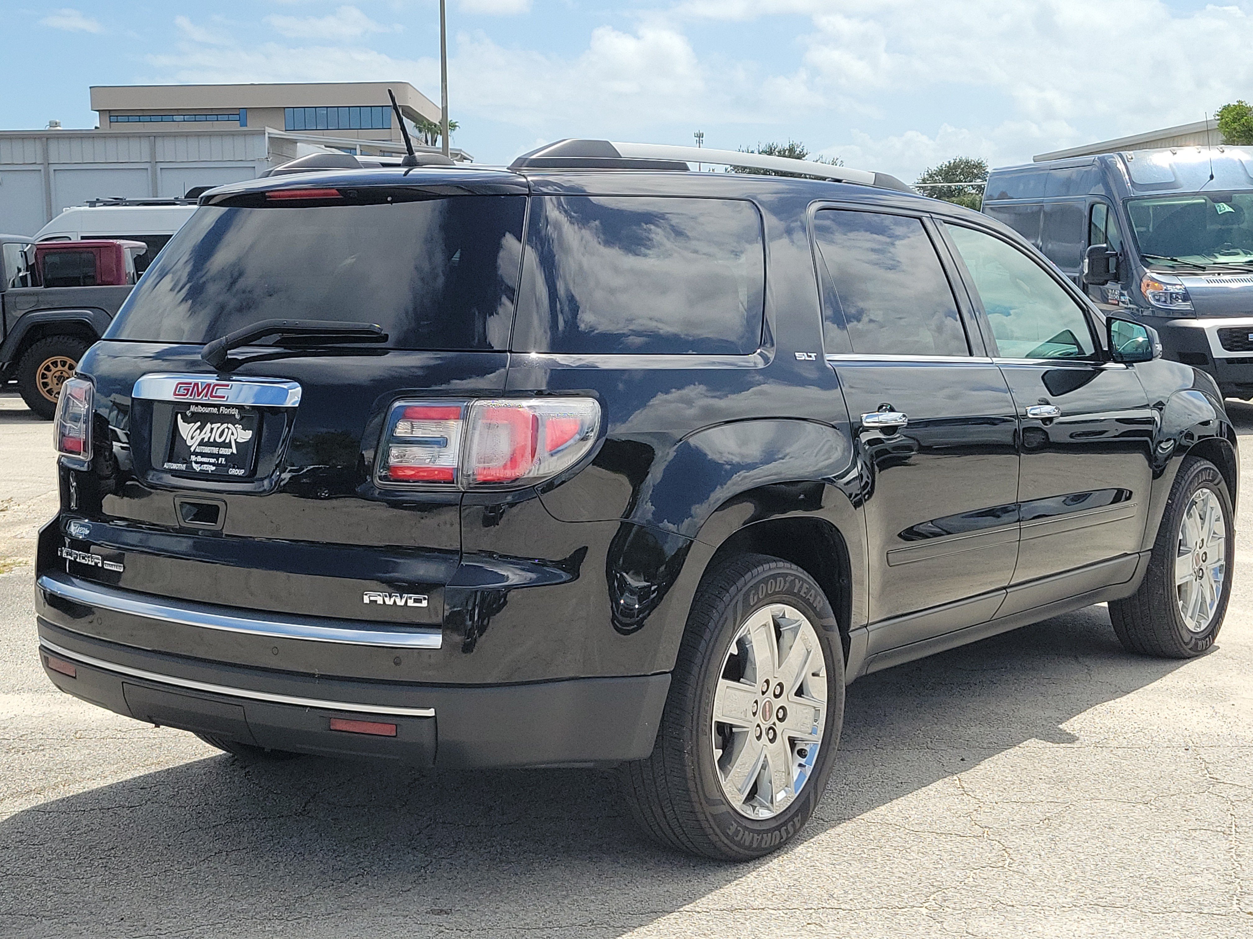 Used 2017 GMC Acadia Limited SLT AWD/4WD image 4