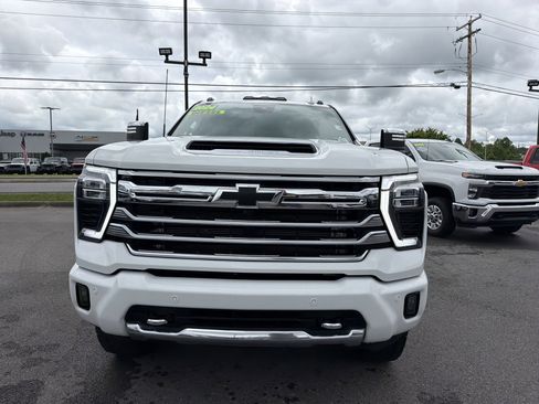 Used 2024 Chevrolet Silverado 3500 High Country w/ High Country Premium Package AWD/4WD image 2
