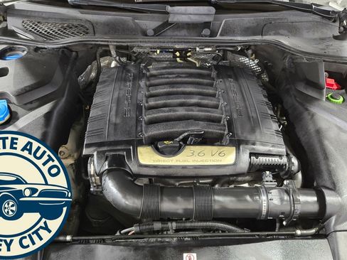 Used 2018 Porsche Cayenne Platinum Edition image 34