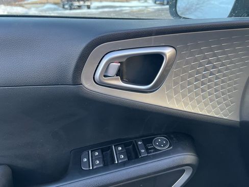 Used 2025 Kia Soul LX w/ LX Technology Package image 9