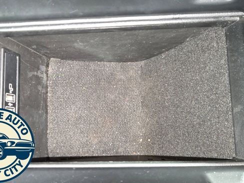 Used 2019 Mercedes-Benz GLC 300 4MATIC w/ Premium Package image 18