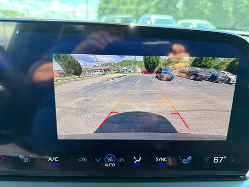 Used 2025 Chevrolet Traverse LT w/ Sun and Wheel Package FWD image 22