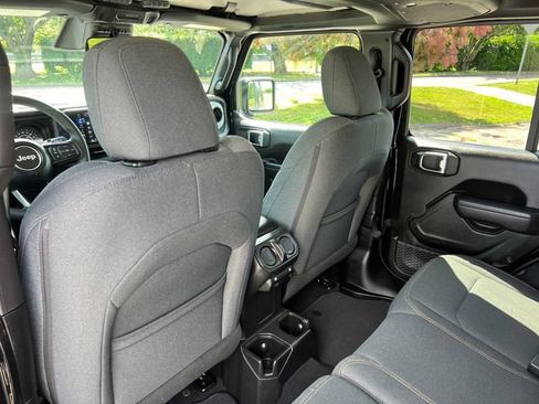 Used 2025 Jeep Wrangler Unlimited Sport AWD/4WD image 27