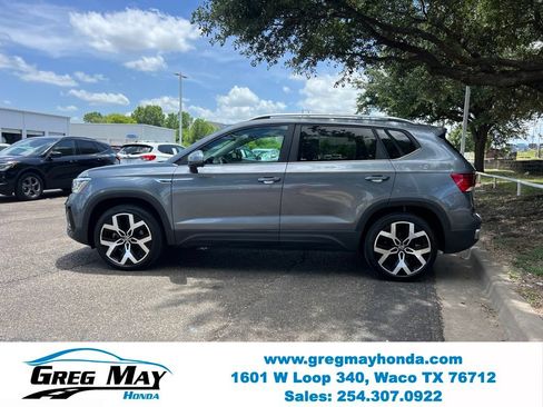 Used 2022 Volkswagen Taos SEL w/ Panoramic Sunroof Package AWD/4WD image 4