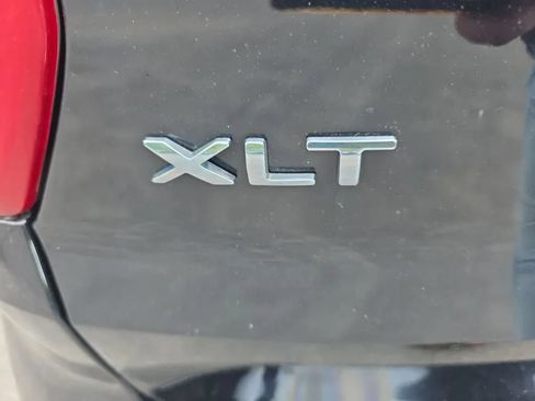 Used 2017 Ford Explorer XLT w/ Equipment Group 202A AWD/4WD image 17