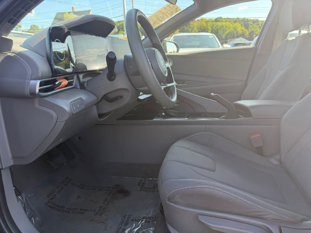 Used 2024 Hyundai Elantra SEL FWD image 9