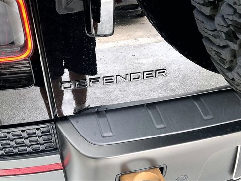 Used 2025 Land Rover Defender 110 AWD/4WD image 36