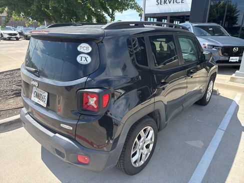 Used 2015 Jeep Renegade Latitude FWD image 5
