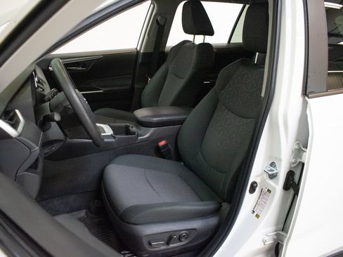 Used 2024 Toyota RAV4 XLE AWD/4WD image 22