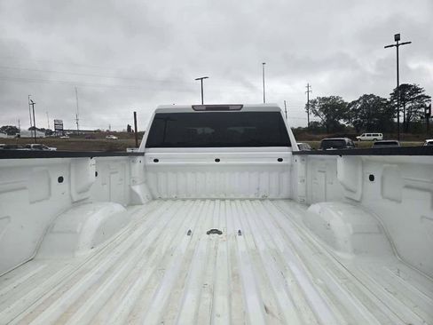 Used 2024 Chevrolet Silverado 3500 LT image 10