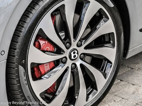 Used 2025 Bentley Flying Spur Plug-In Hybrid AWD/4WD image 7