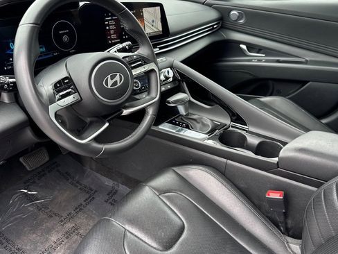 Used 2025 Hyundai Elantra Limited FWD image 4