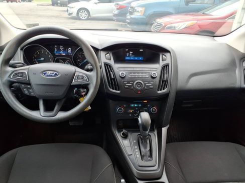 Used 2018 Ford Focus SE FWD image 7