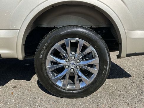 Used 2017 Ford F150 Lariat image 31