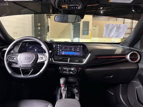 Used 2024 Chevrolet Trax RS w/ Sunroof Package FWD image 26
