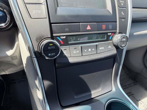 Used 2016 Toyota Camry LE FWD image 21