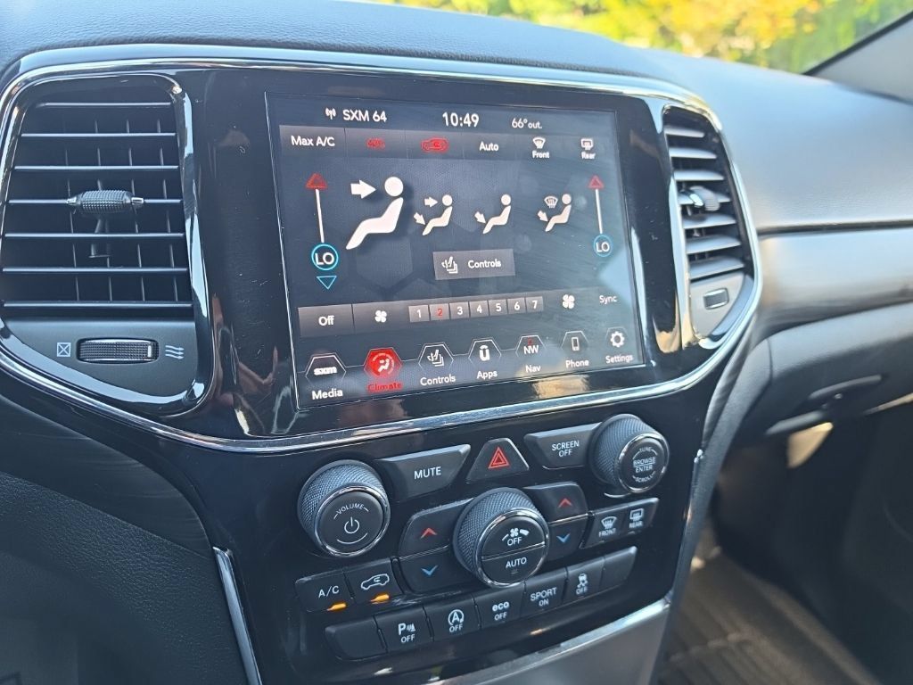 Used 2021 Jeep Grand Cherokee Laredo X AWD/4WD image 17