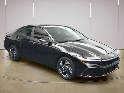 Used 2025 Hyundai Elantra Sport FWD image 1