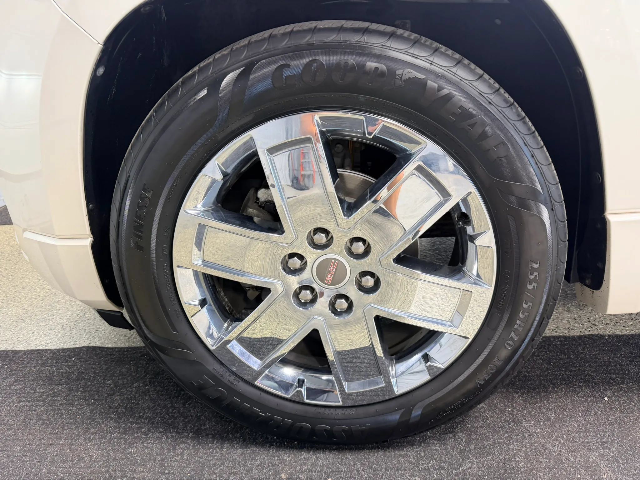 Used 2013 GMC Acadia Denali FWD image 17