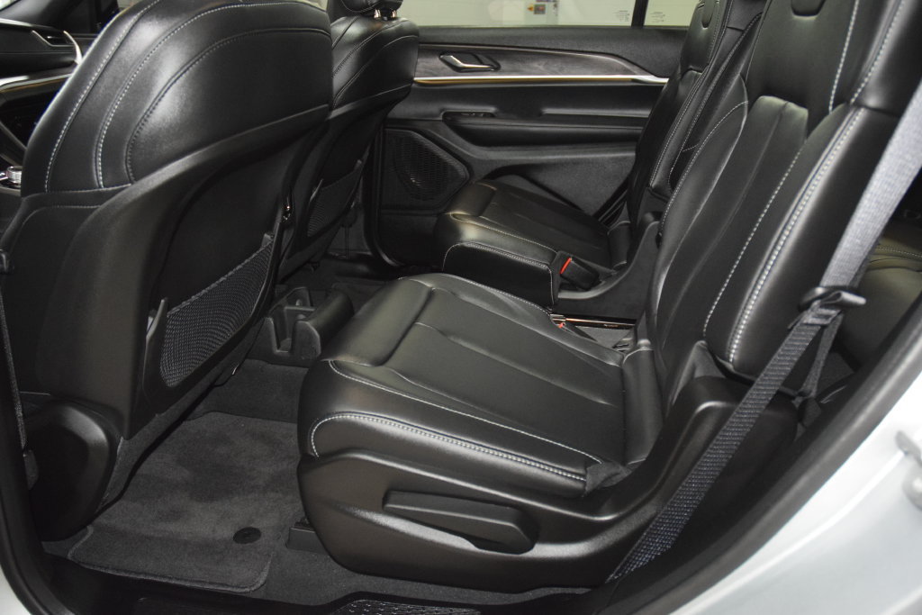 Used 2025 Jeep Grand Cherokee L Limited AWD/4WD image 43