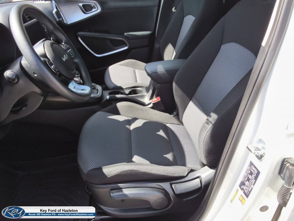 Used 2025 Kia Soul LX FWD image 21