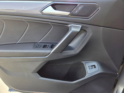 Used 2024 Volkswagen Tiguan SE R-Line image 9