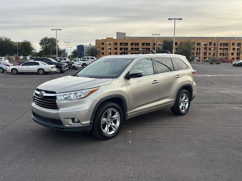 Used 2014 Toyota Highlander Limited image 2