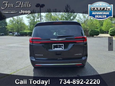 Used 2023 Chrysler Pacifica Limited FWD image 7
