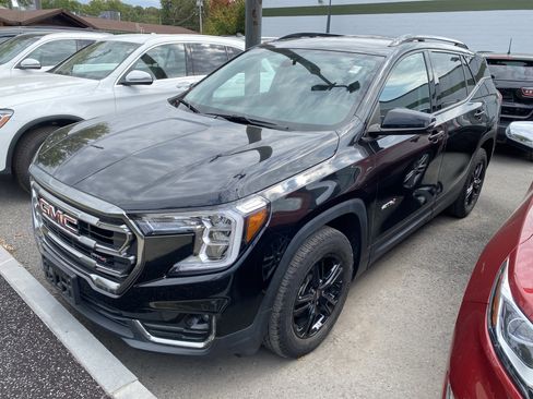 Used 2022 GMC Terrain AT4 image 4
