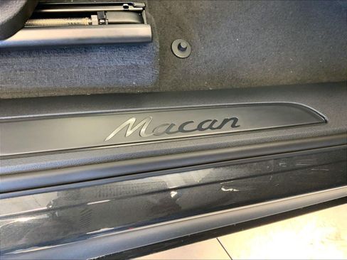 Used 2026 Porsche Macan AWD/4WD image 19